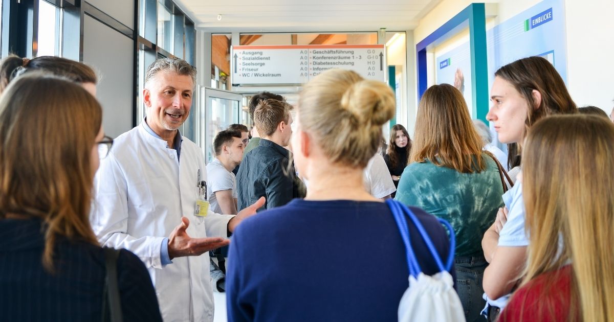 Studenten des Medizincampus Oberfranken im Klinikum Bayreuth