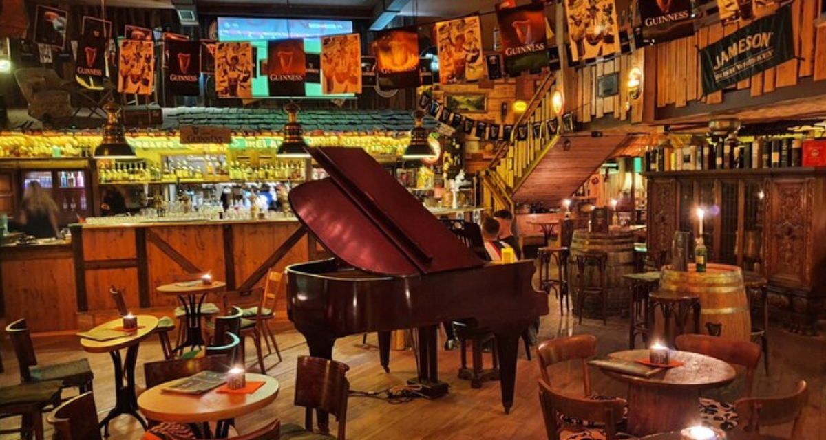 Das Irish Pub Dubliner in Bayreuth bietet viel Platz für einen gemütlichen Abend.